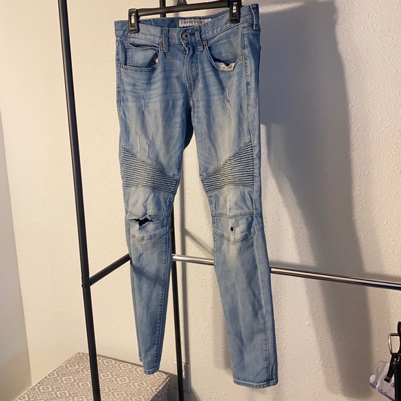 💙Distressed Skinny Jeans💙 - Picture 1 of 1